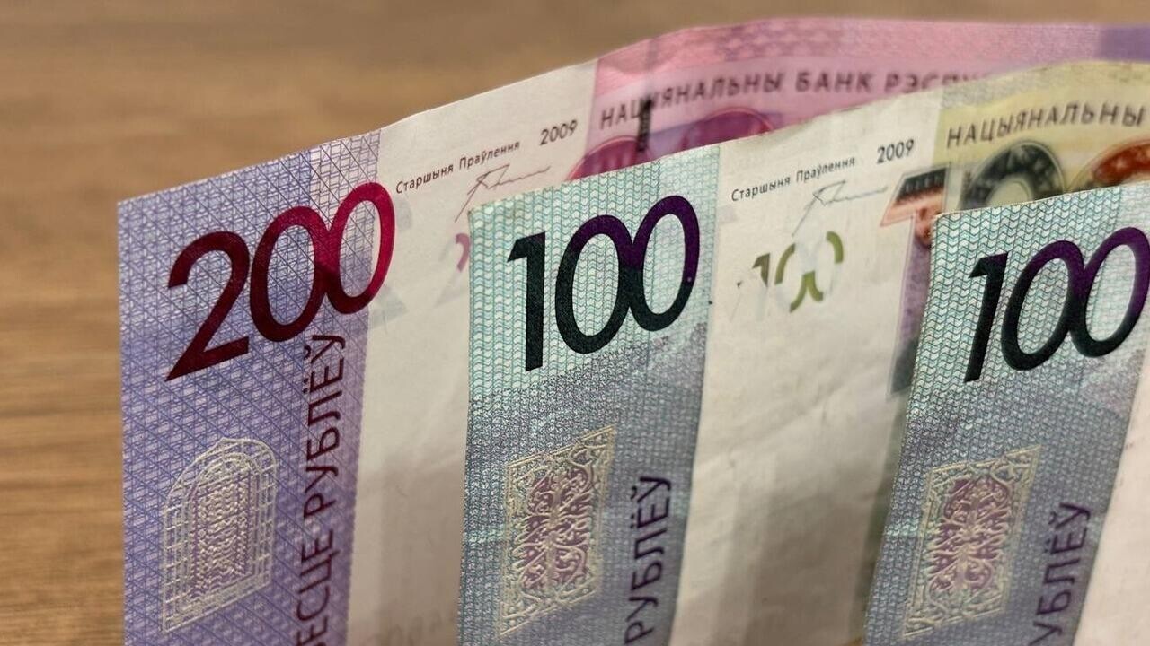 Названа средняя зарплата бюджетников в Беларуси – смотрим сумму