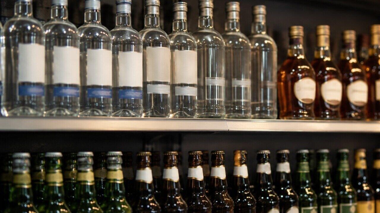 В Беларуси просели продажи пива, а водка и коньяк в плюсе. Что с ценами?