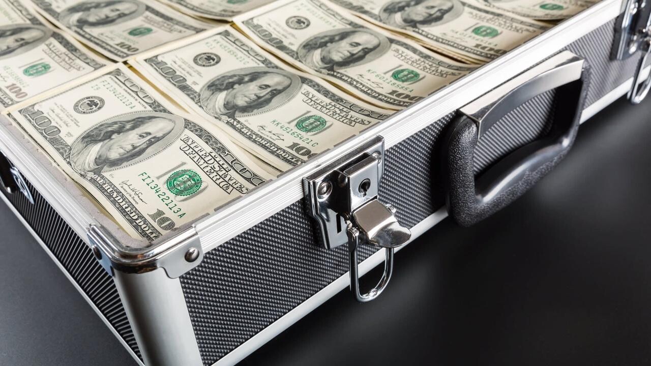 Белоруске сообщили о наследстве в $100 000. Что было дальше?