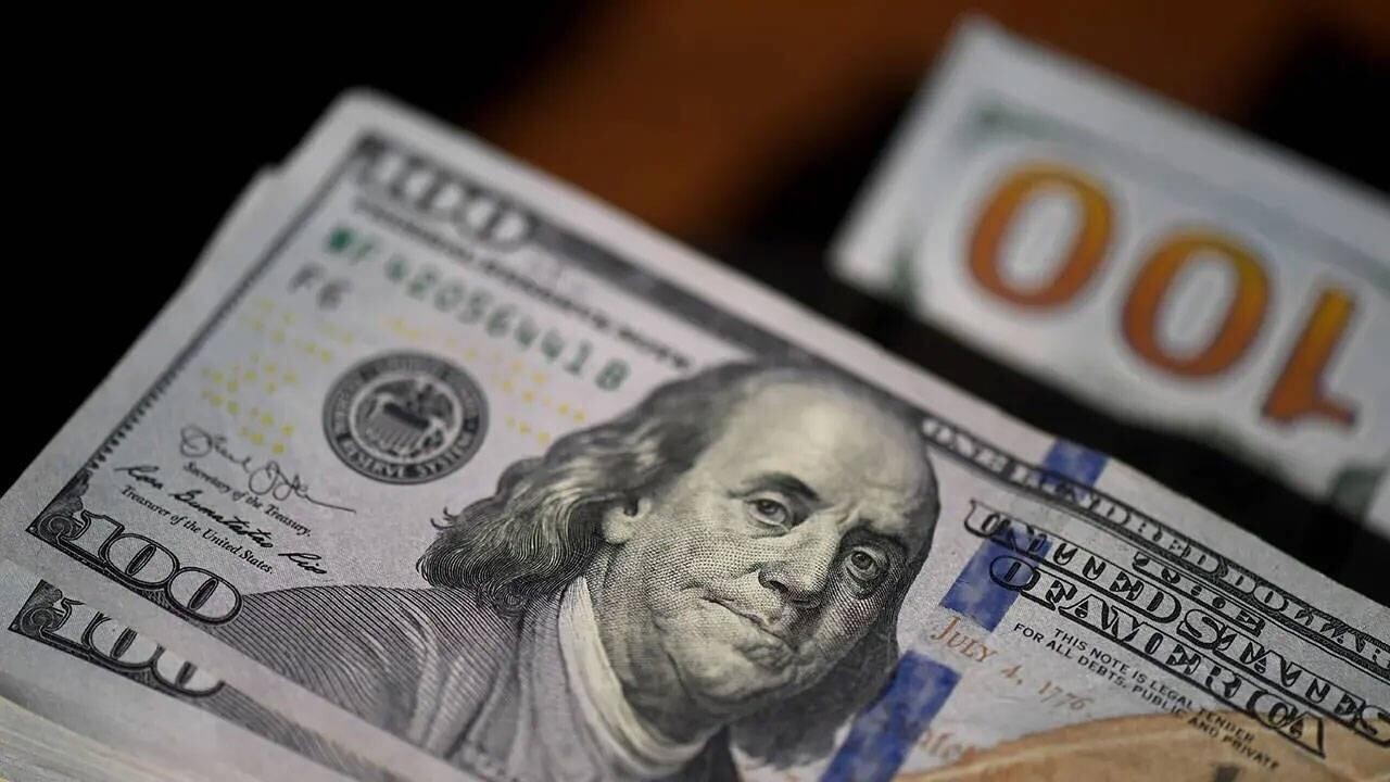 Купюру в 100 долларов планируют обновить: когда