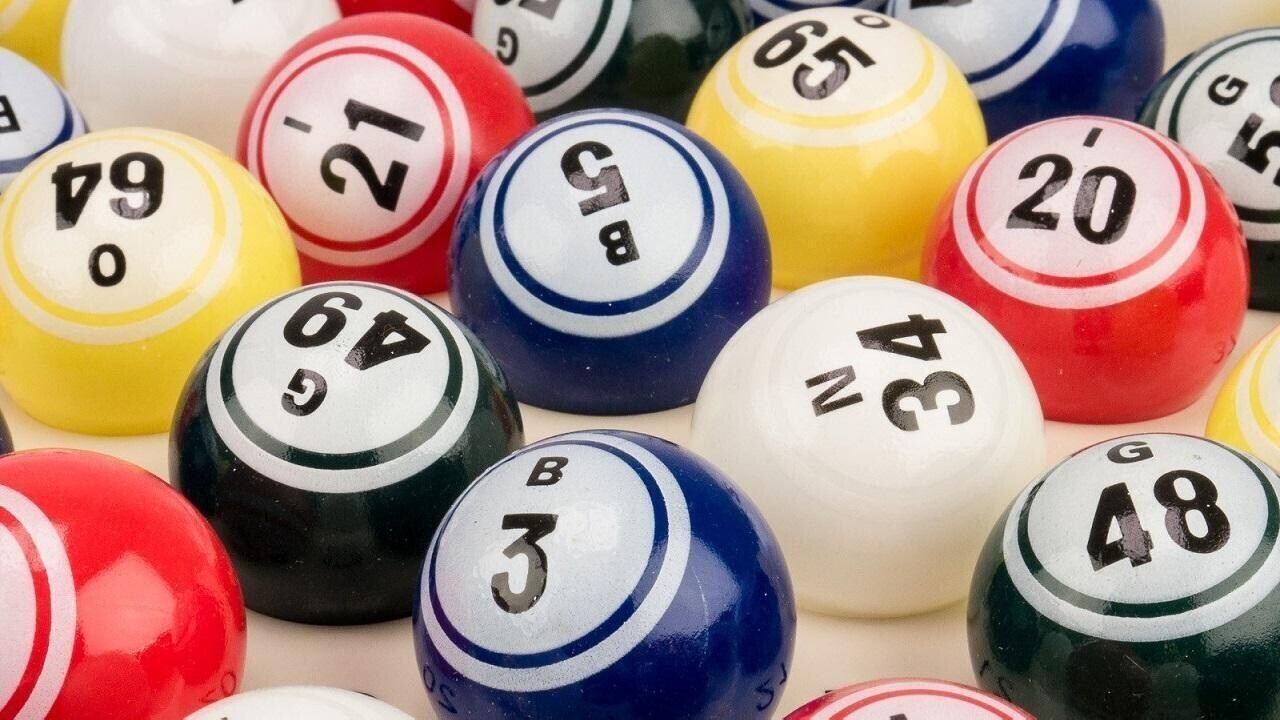 В США разыгран второй по величине джекпот в истории. Сколько получит победитель?