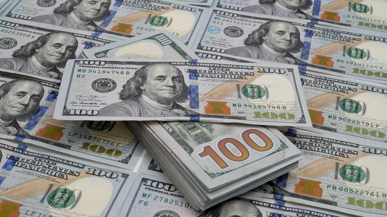 Двое минчан обманули иностранца на $130 000 при помощи ловкости рук