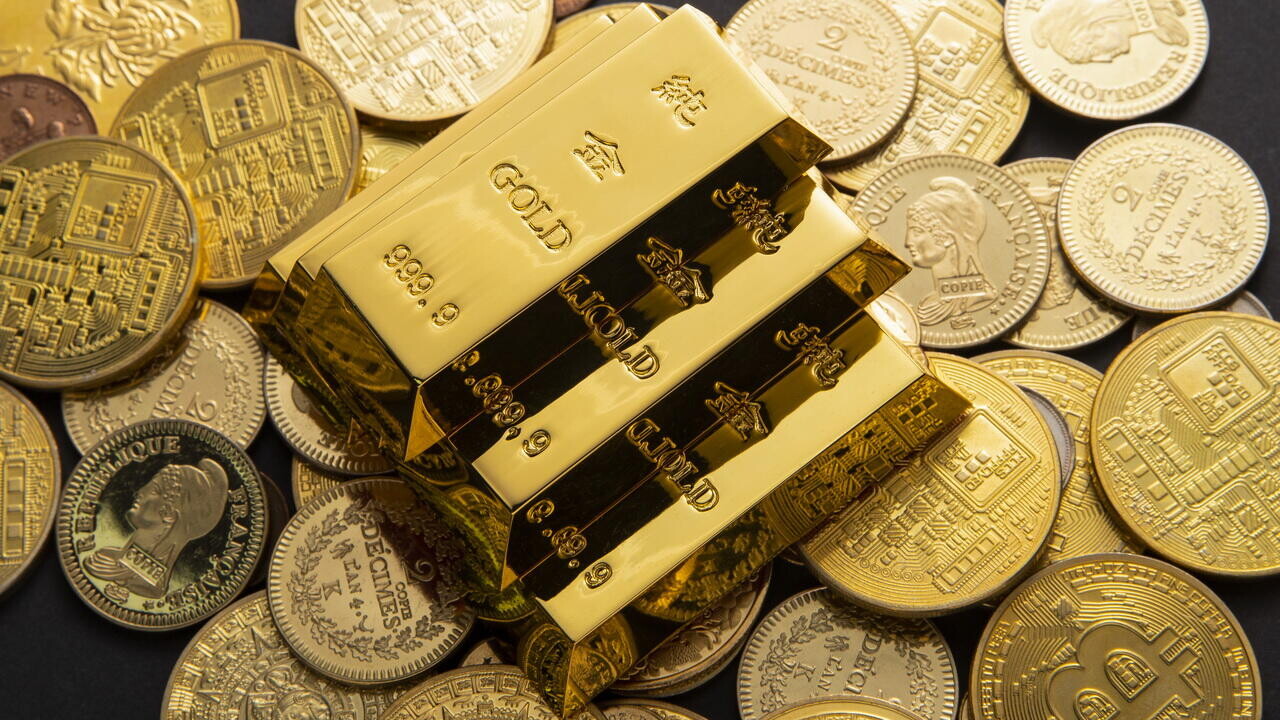 Почему обвалились цены на золото и чего ждать дальше: мнение эксперта