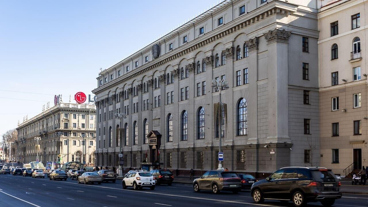 Автомобиль облил водой из лужи? Рассказываем, как привлечь водителя к ответственности