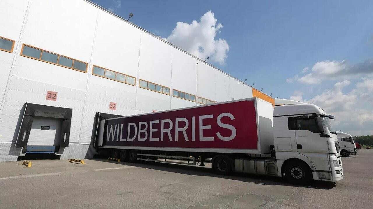 Из-за атаки дронов горит очередной логистический хаб Wildberries в России