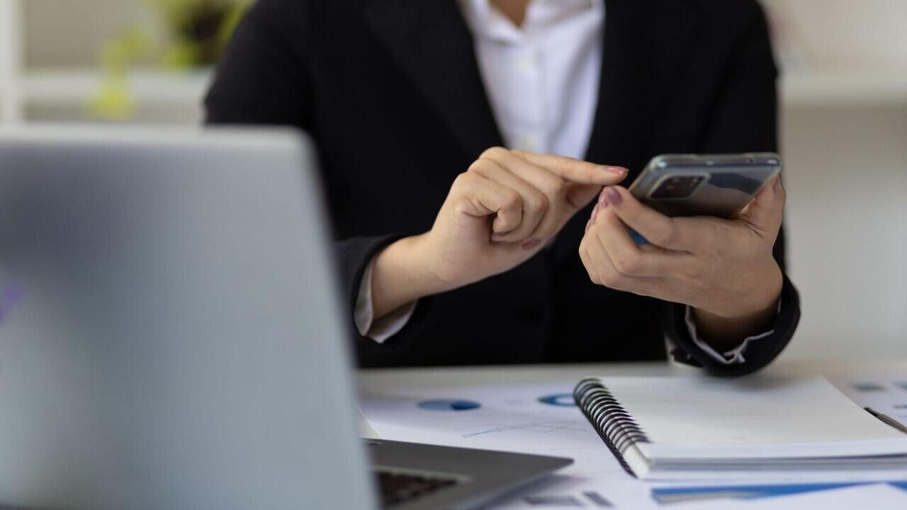 В Беларуси на уловку мошенников попалась сотрудница банка – как ее обманули?