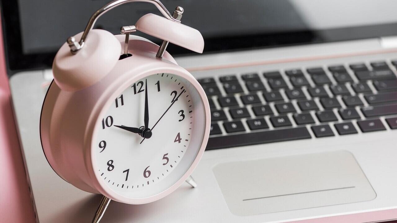 Рабочий день 1 час, еще и с обедом: выпускник «распределился» так, что дошло до суда