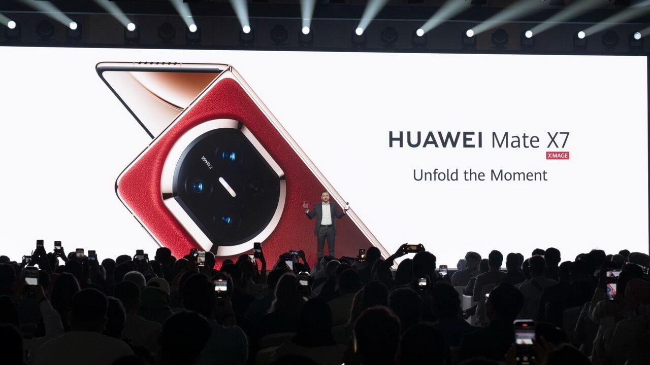 В Дубае показали новый складной смартфон Huawei Mate X7 и другие девайсы: ждать ли новинки в Беларуси?