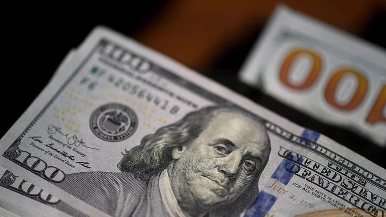 Белорус привез доллары из России, но в банке их не приняли. Почему?