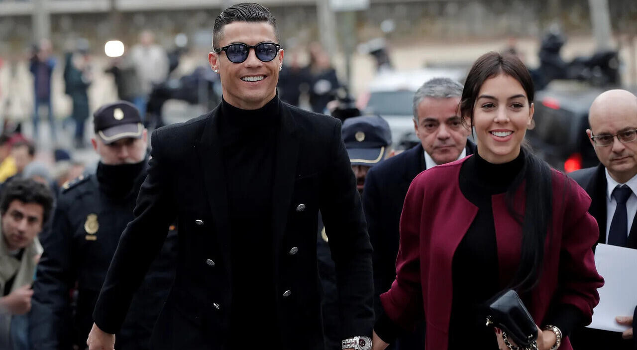 По три футболиста и баскетболиста, два бейсболиста, гольфист и боксер. Кто вошел в топ-10 самых высокооплачиваемых спортсменов мира