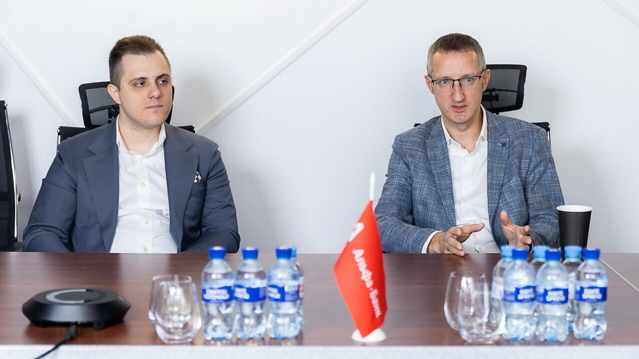 ​«Потратили на суды с европейскими регуляторами более $2 млн»: как Альфа Банк возвращает деньги инвесторов, зависшие из-за санкций