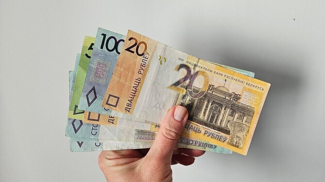 В Беларуси врач получала деньги за работу, которую не выполняла. Ее наказали через суд