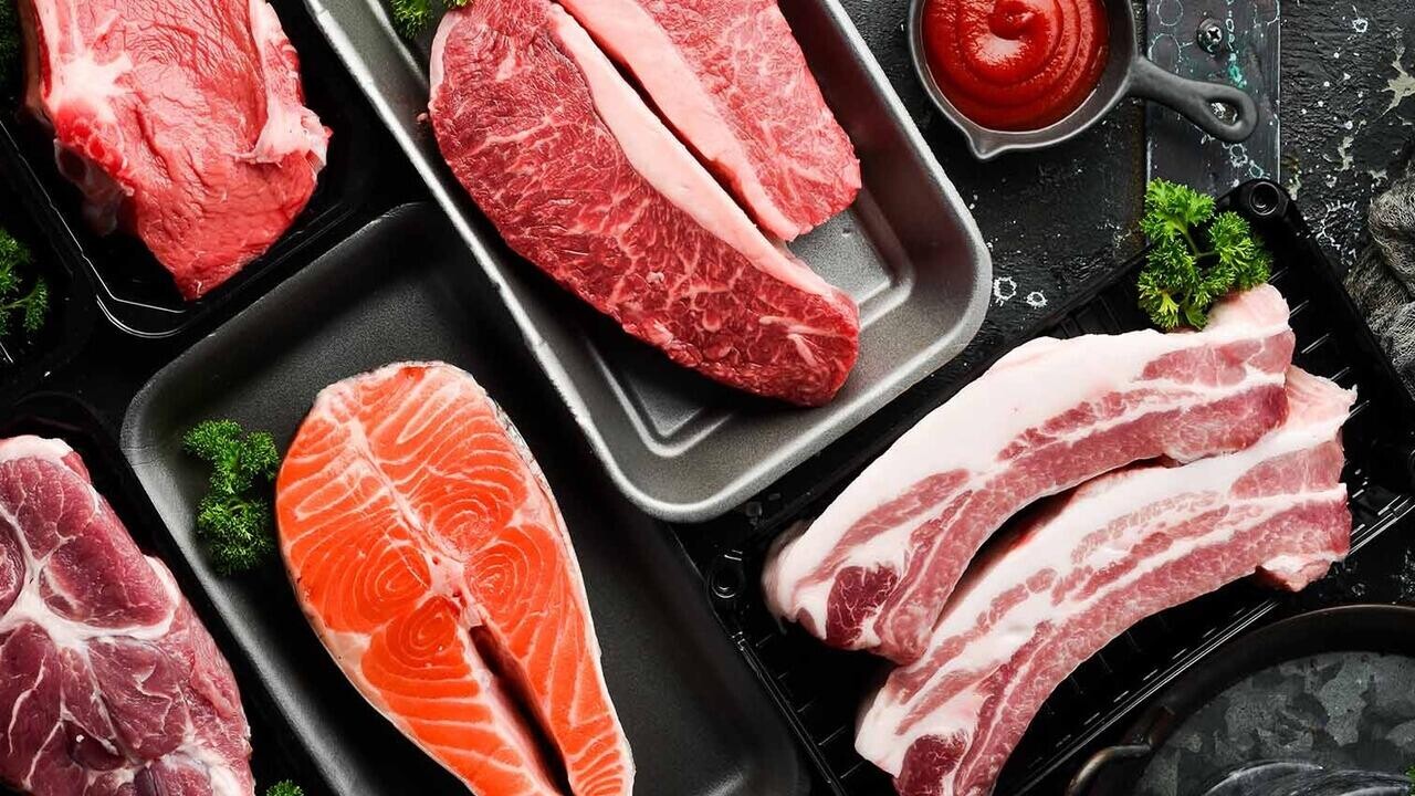 Где дешевле? Сравнили цены на мясо и рыбу в регионах Беларуси