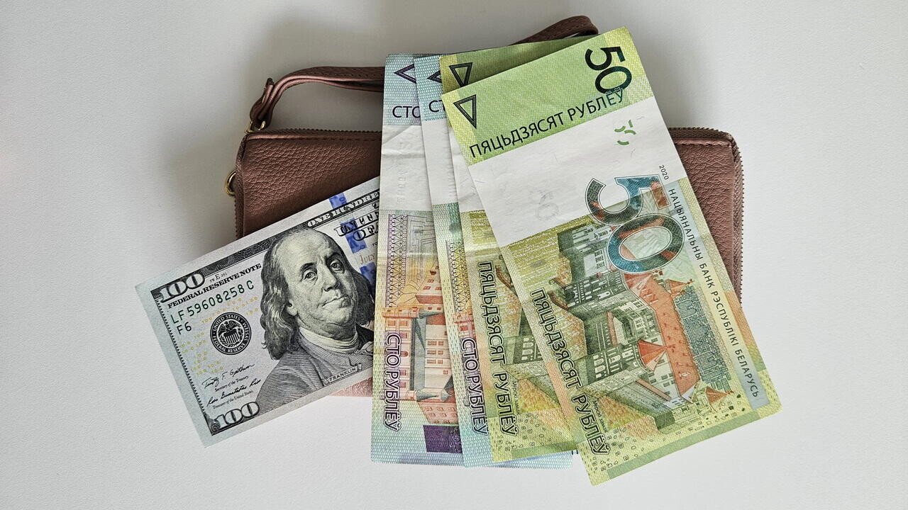 Аномальное поведение цен, рост ЗВР и продажа валюты: как менялись основные показатели экономики Беларуси в октябре 2025