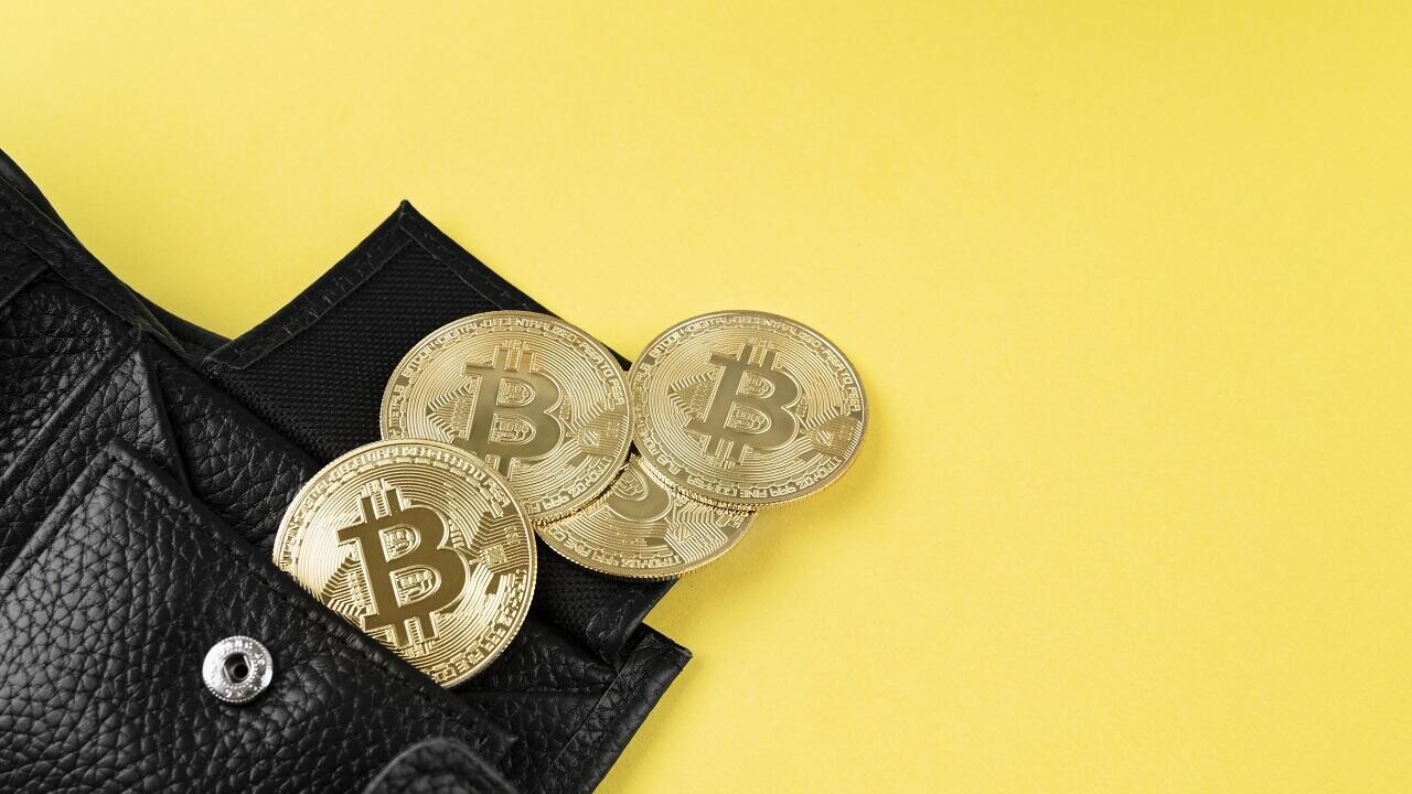 Биткоин впервые за семь месяцев упал ниже $90 000