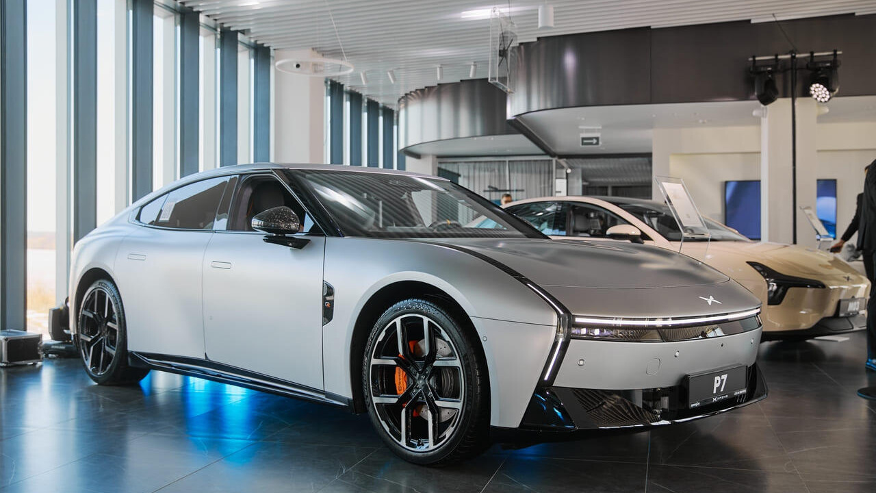 Переплатить за «официальный» или сэкономить? Почему с электромобилями это уже не очевидный выбор