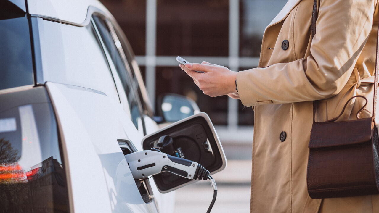 Стало известно, когда начнет действовать беспошлинный ввоз электромобилей в Беларусь 