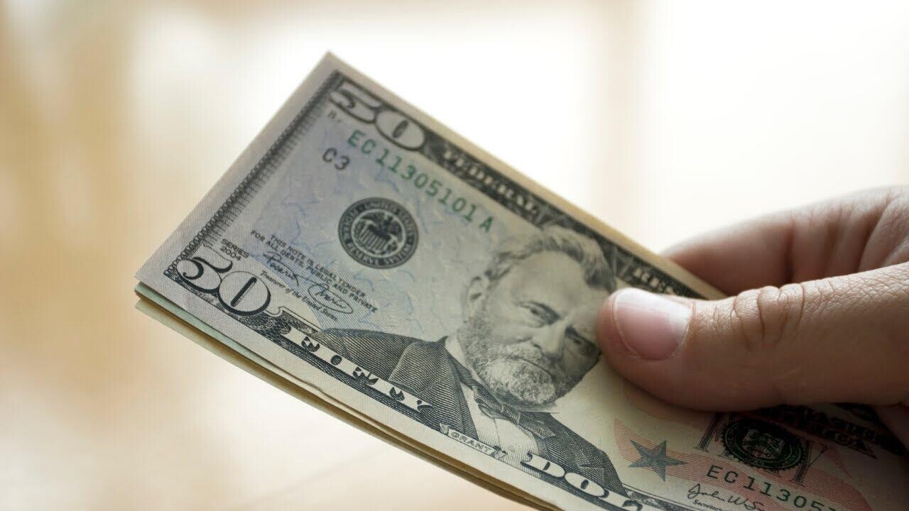 Белоруска не смогла обменять доллары – что не так с валютой?