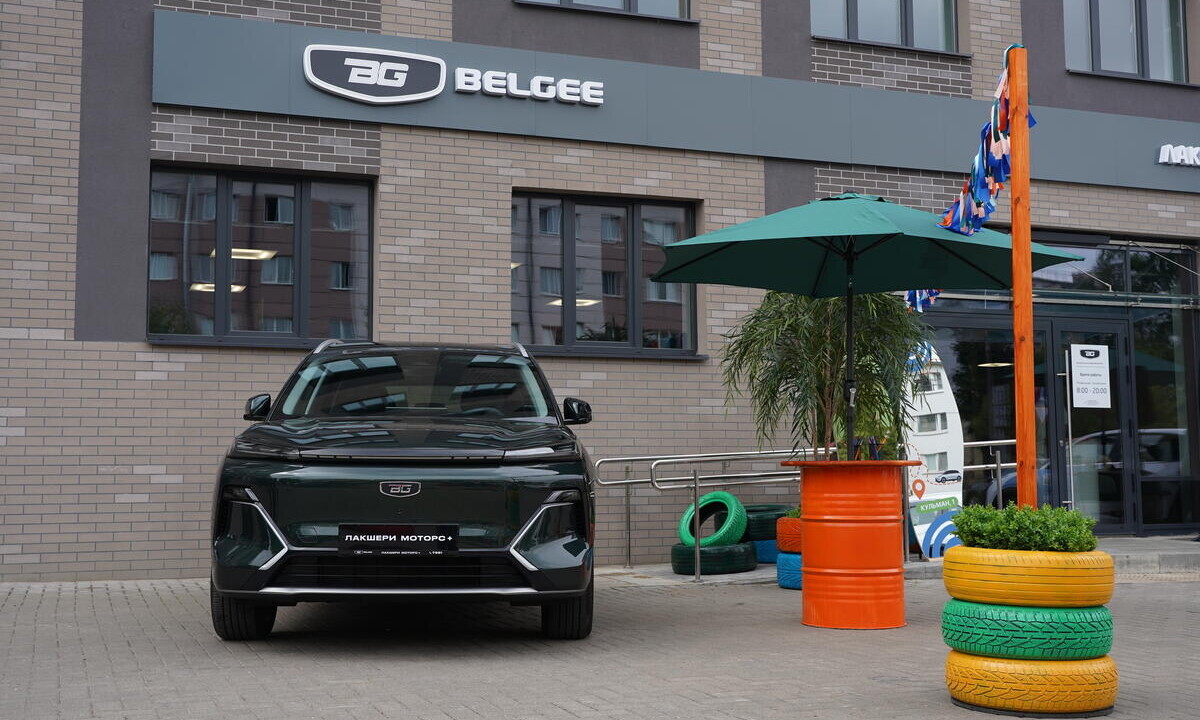 Новый автоцентр Geely и BELGEE открылся в неожиданном месте Минска