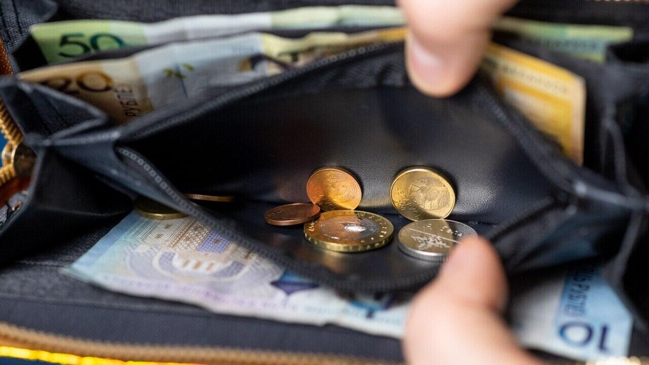 В расчетнике стал меньше оклад: может ли наниматель снизить зарплату в Беларуси