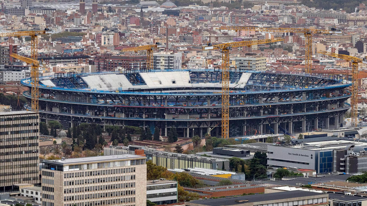 После реконструкции открылся самый вместительный стадион Европы. В обновление арены вложили 1,5 млрд евро