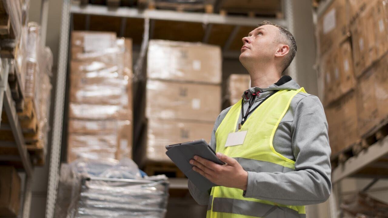 Таможня стала чаще переоценивать импортные товары: кого коснулись проблемы и как их избежать?