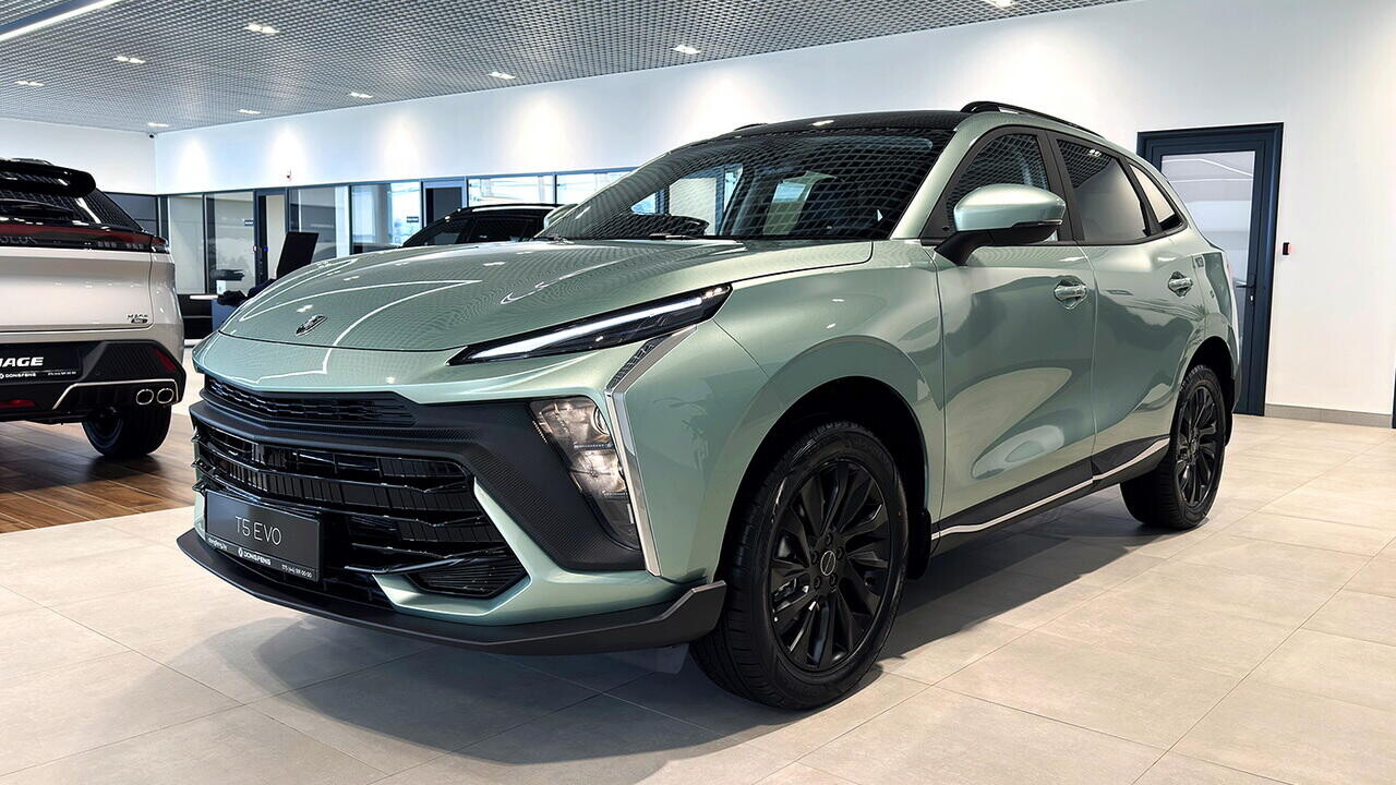 В Беларусь привезли новый Dongfeng Forthing T5 EVO: узнали цены и условия по кредиту