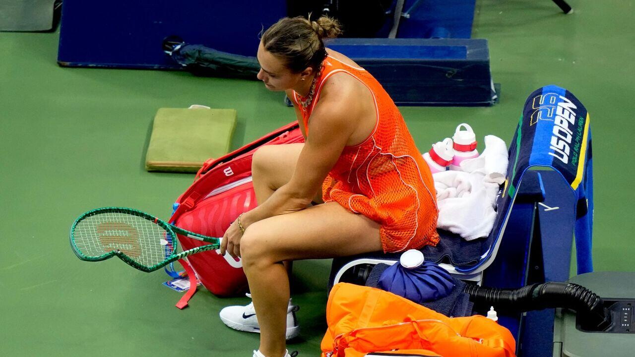 Соболенко проиграла в финале US Open и от злости разбила ракетку