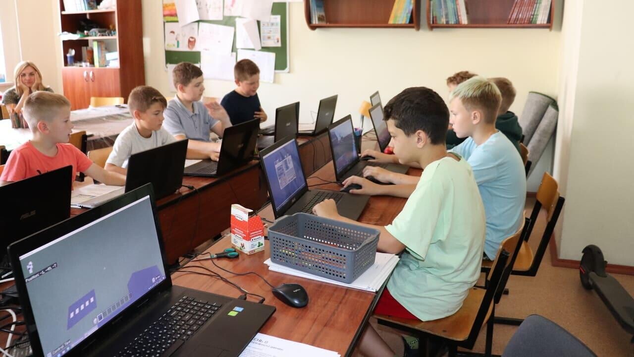 Как и куда отправить ребенка на отдых без стресса? Узнали у психолога и нашли пару интересных локаций