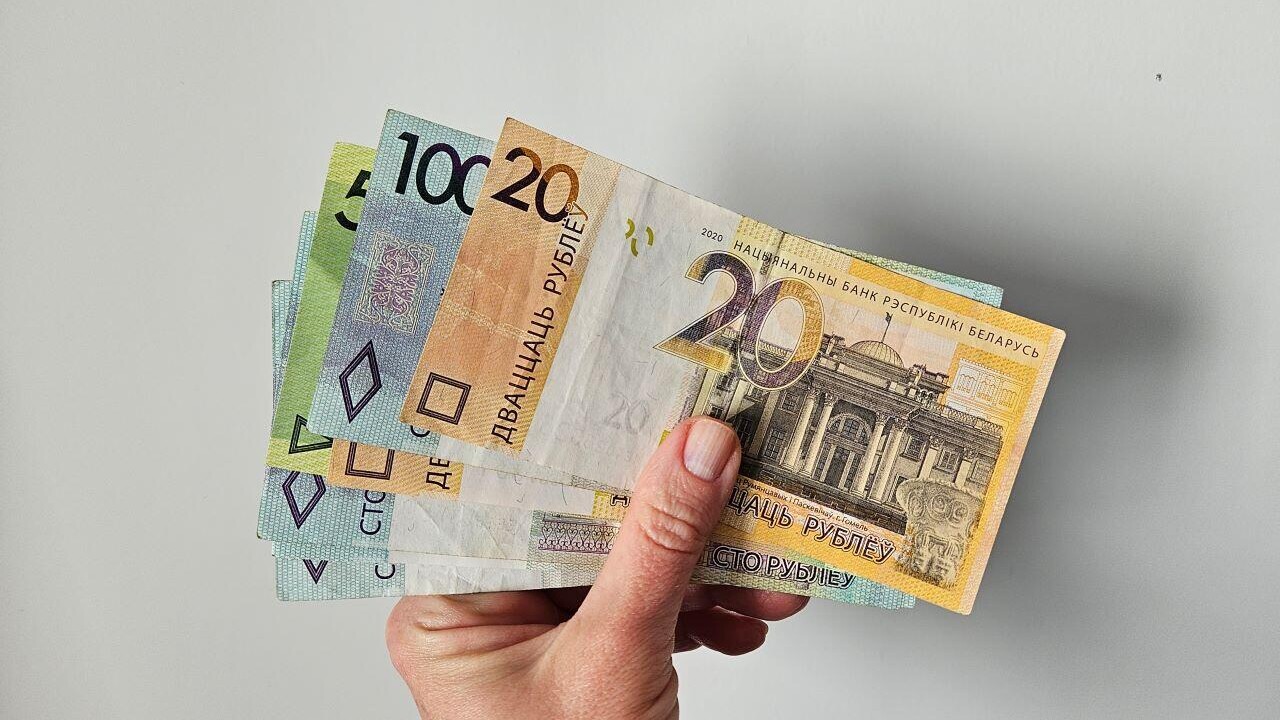 Бюджетникам значительно повысят зарплату с 1 января 2026: какие еще выплаты заложены в республиканский бюджет