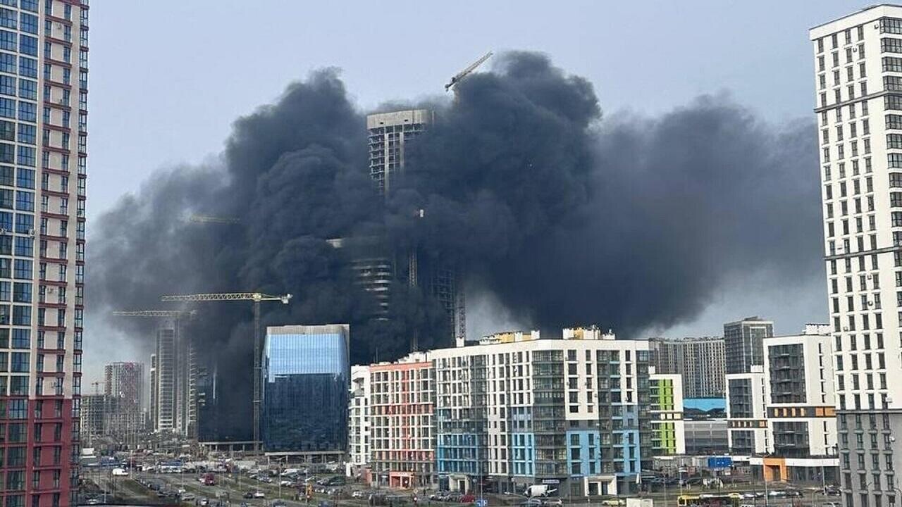 Спасатели тушили пожар на стройке комплекса «Минск-Мир»