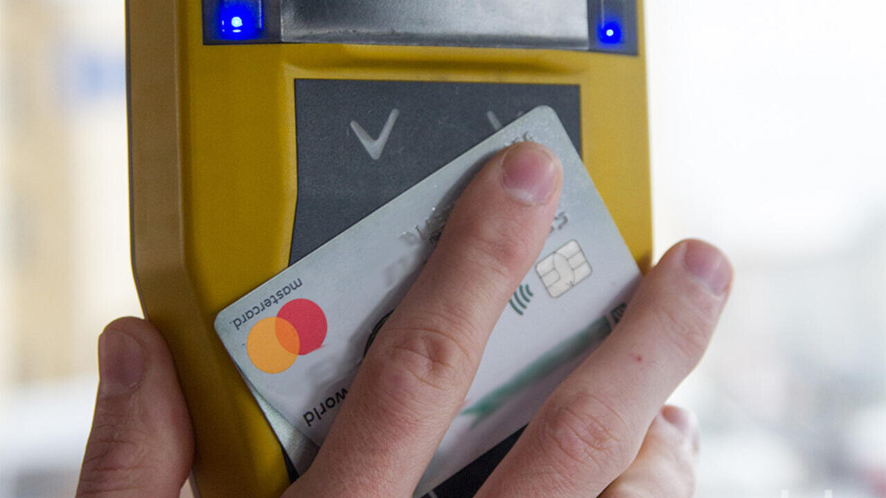 Стало известно, когда именно в Минске заработает оплата проезда банковской картой