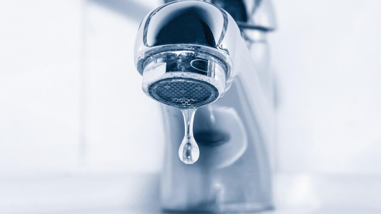 Жители одного из районов Гомеля остались без воды из-за аварии. Когда починят?