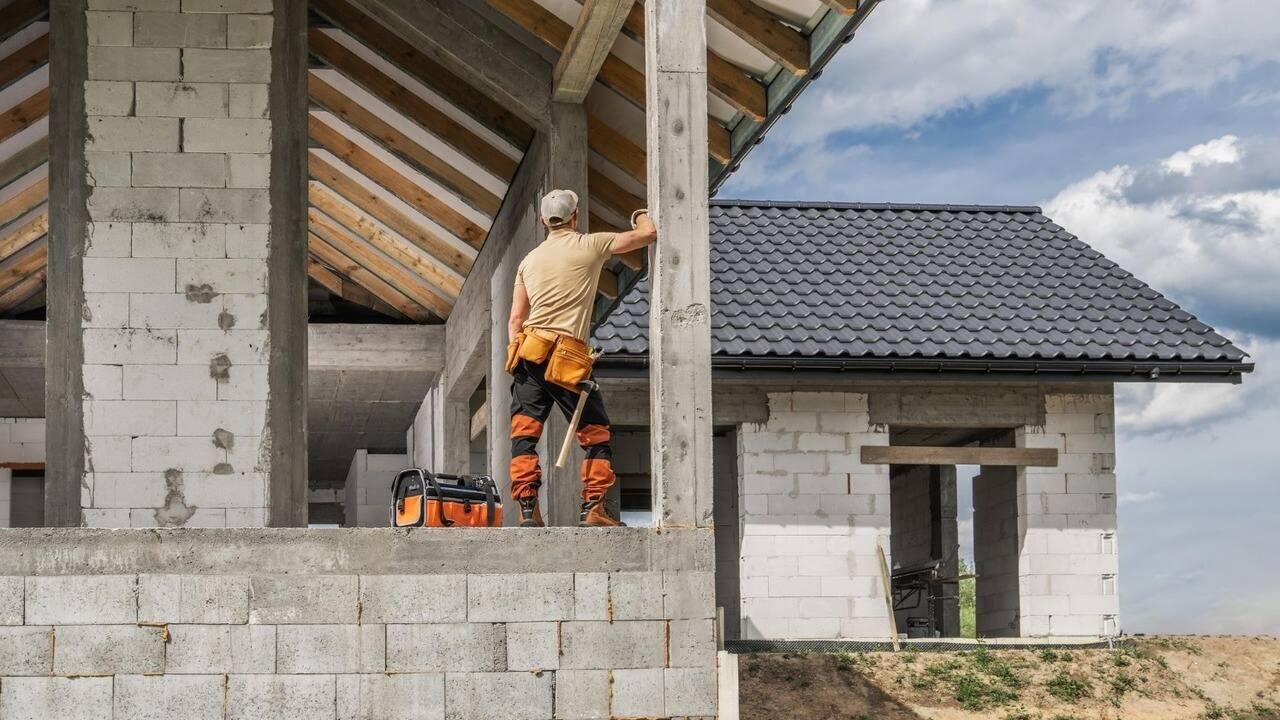 Самострой в Беларуси: как узаконить постройку и избежать сноса