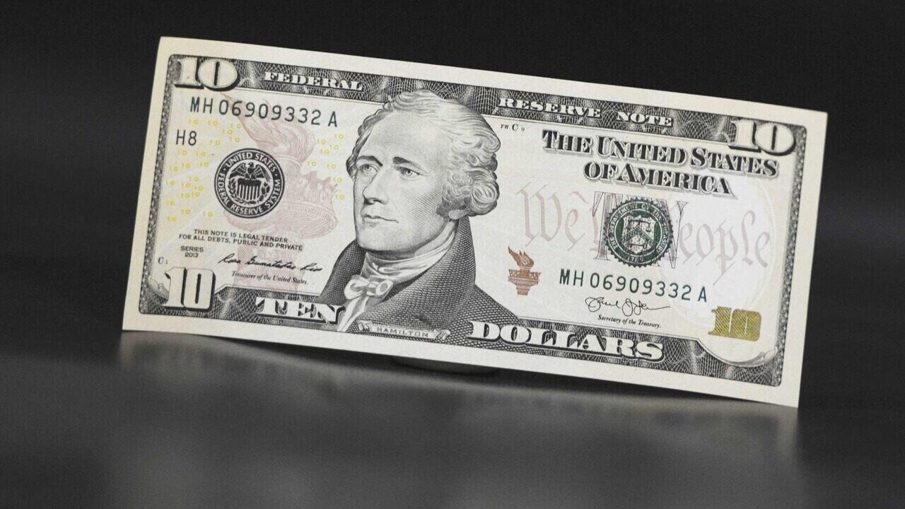 США обновляют банкноты: первой выйдет 10-долларовая купюра