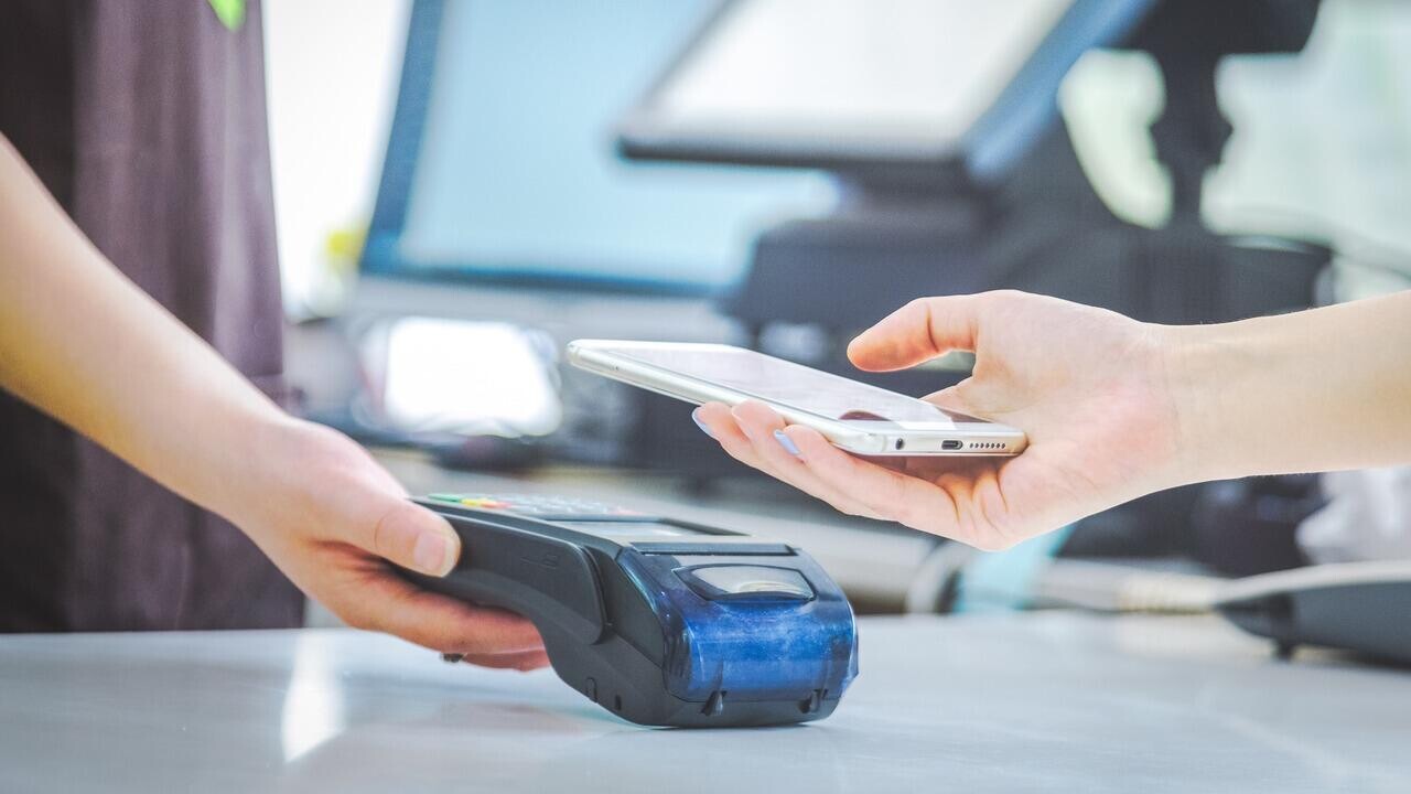 Нацбанк прокомментировал сложности с Apple Pay в Беларуси