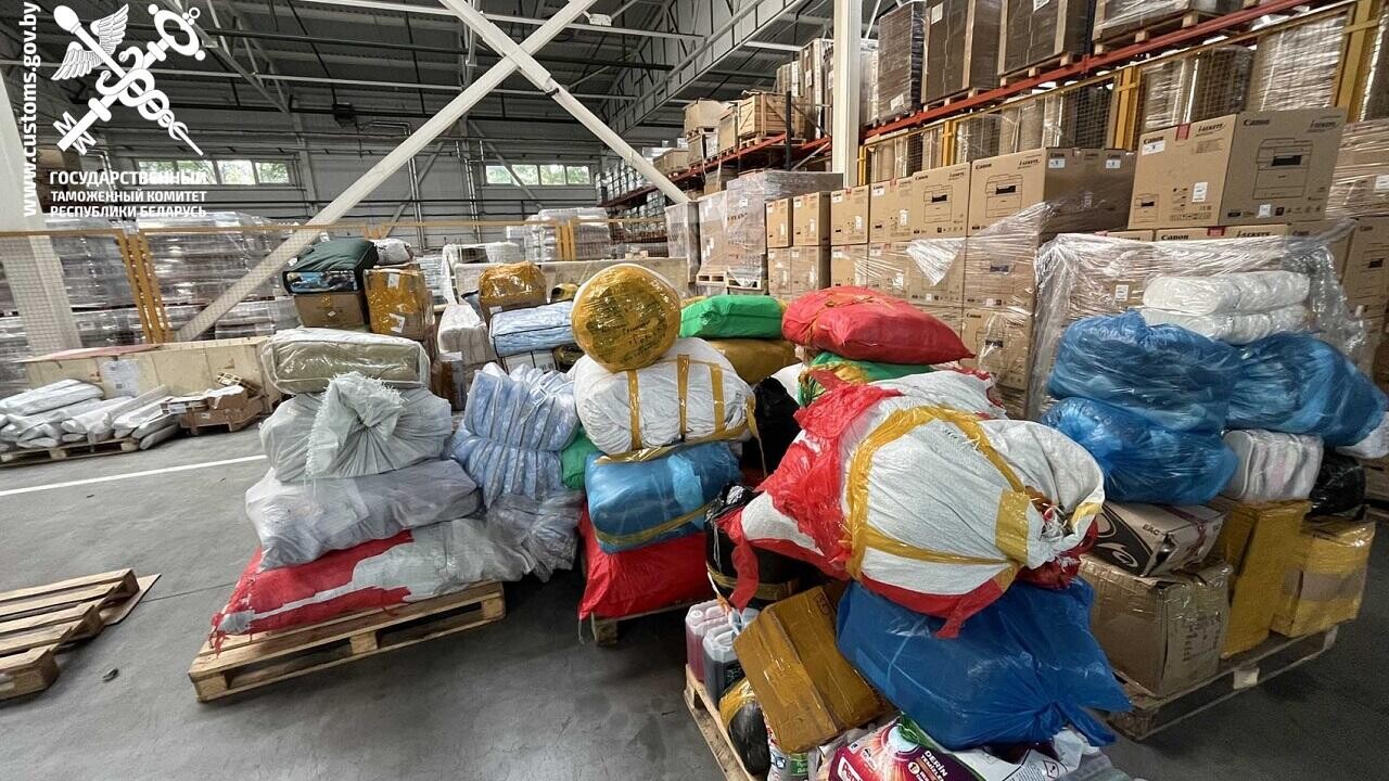 Супруги-ипэшники из Гомеле пытались провезти контрабанду на 120 000 рублей