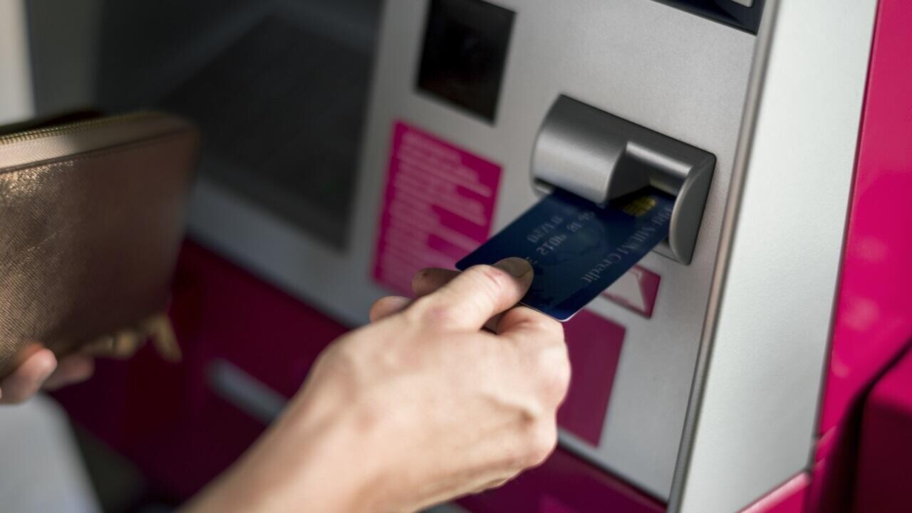 Карты Mastercard двух белорусских банков прекратят работать в ЕС с 21 апреля