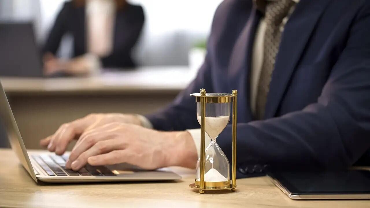 Когда могут вызвать на работу в выходной? Пояснили в Минтруда