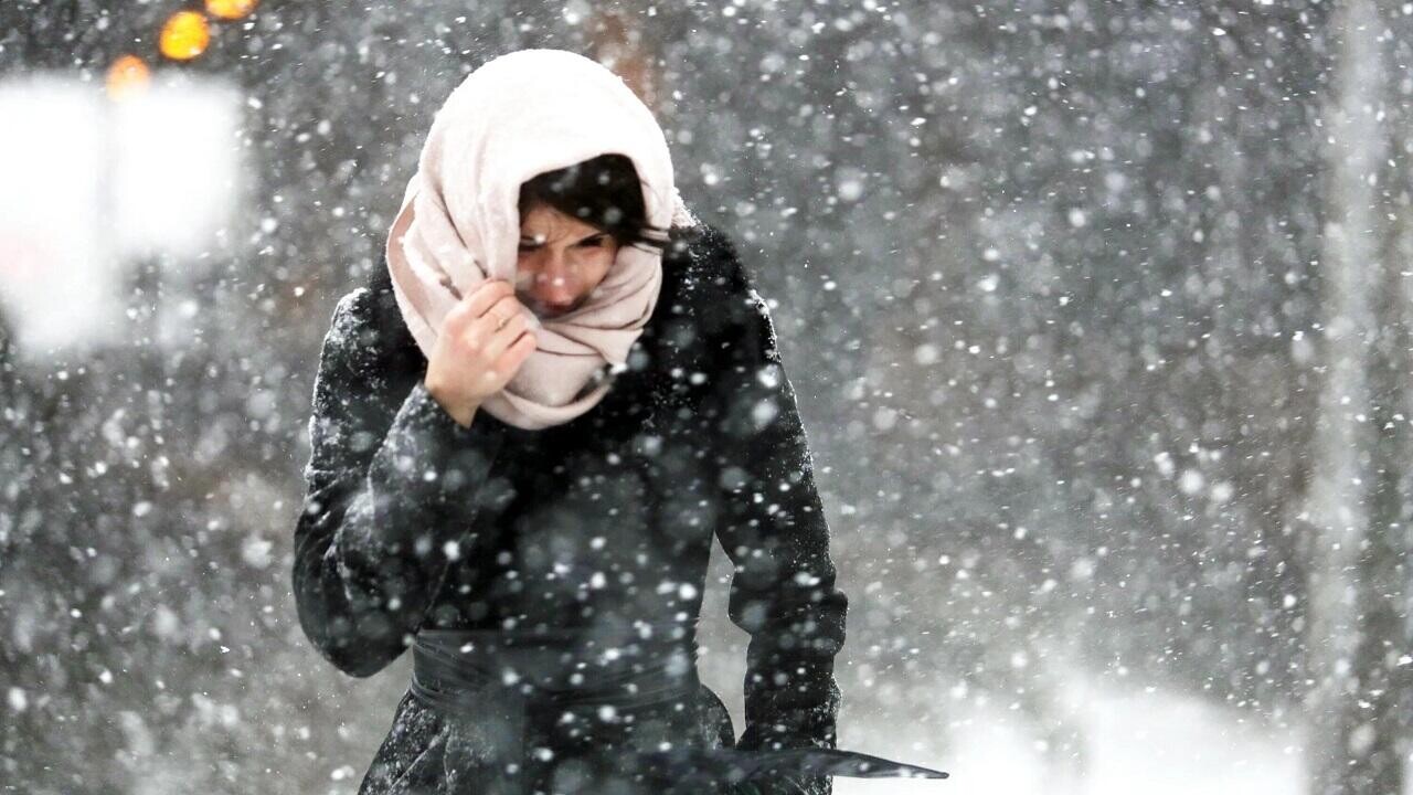 Гололед и мощный снегопад: на вторник в Беларуси объявлен оранжевый уровень опасности