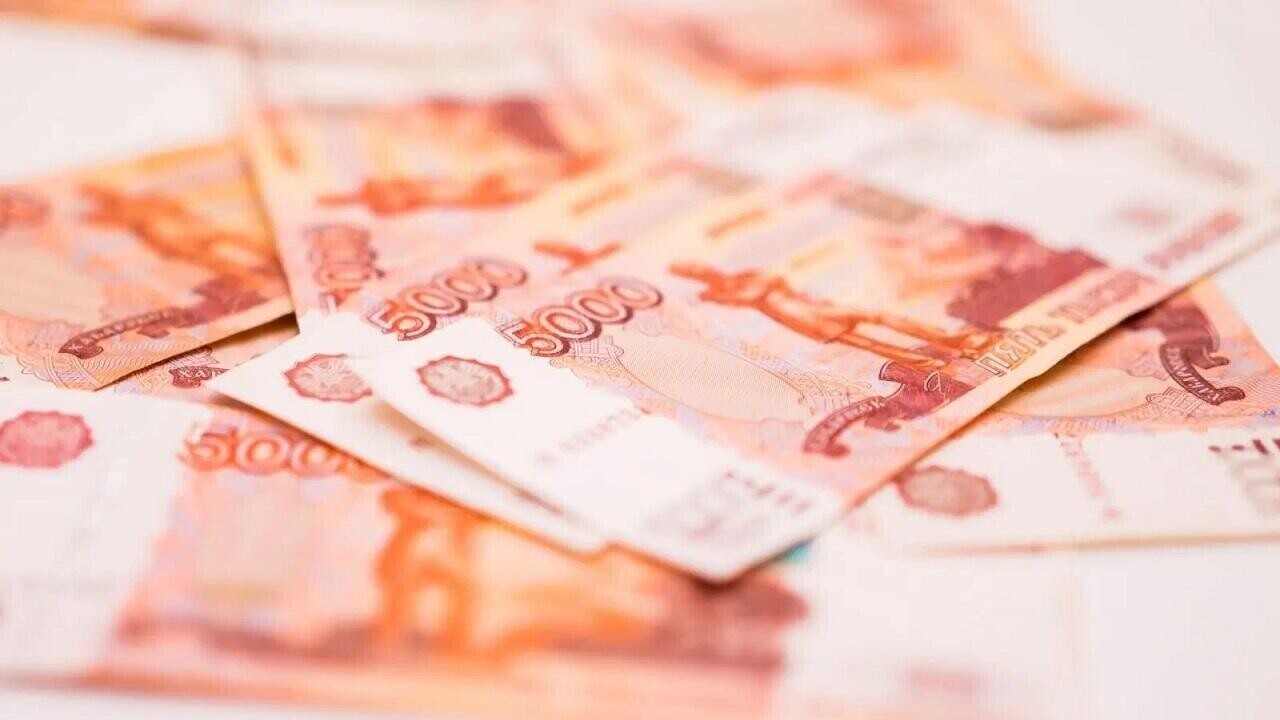 Из подлинного – только герб: в гомельский банк принесли российские рубли с подвохом