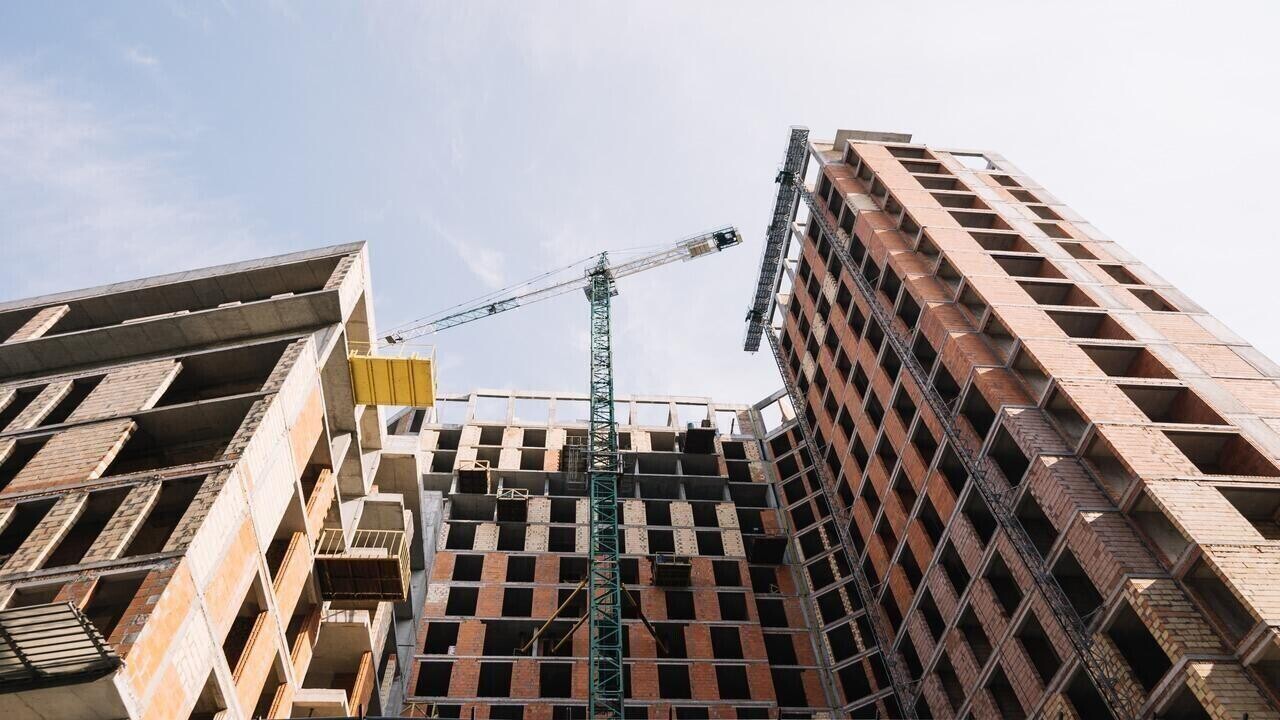 Премьер Беларуси подписал постановление о вводе жилья и работе с долгостроями