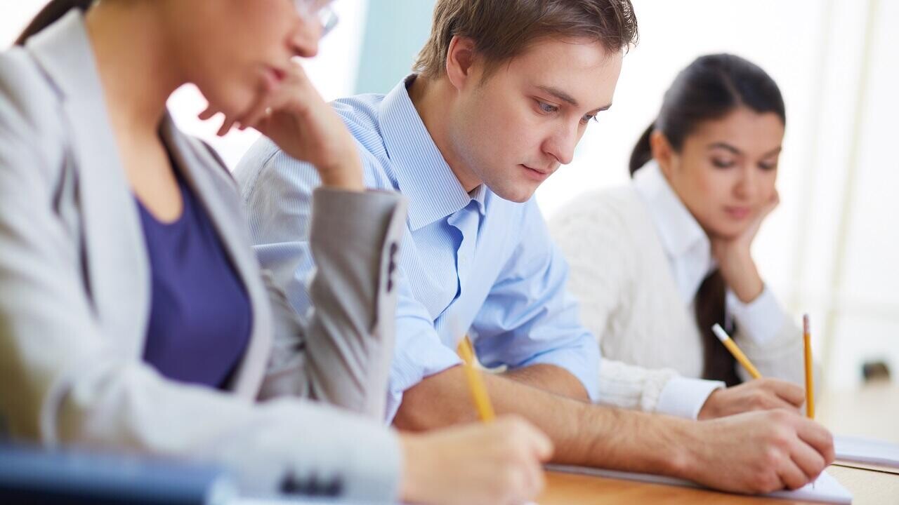 Заочники закрывшегося в Минске частного вуза продолжат учебу в БГУ и БГЭУ