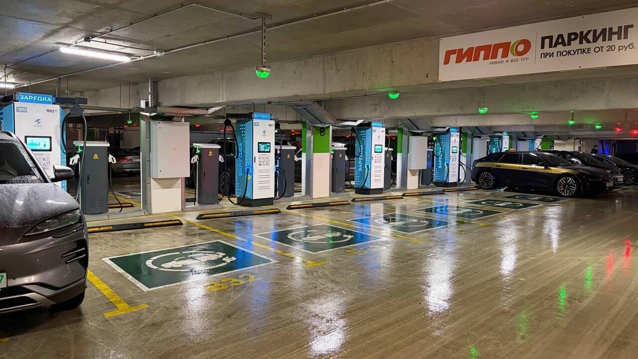 В Минске открылся мега-хаб на 16 станций со сверхбыстрой зарядкой электромобилей: где его искать?