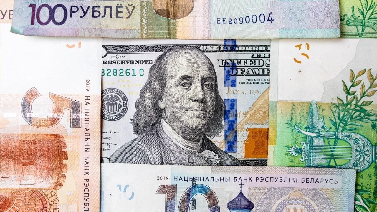 Широкая денежная масса в Беларуси стала падать. А что с вкладами в валюте?