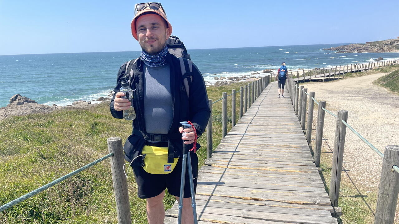 «Рядом могут идти и обычные пенсионеры, и миллионеры»: как белорус прошел 900 км пути паломника в Испании и к чему это привело