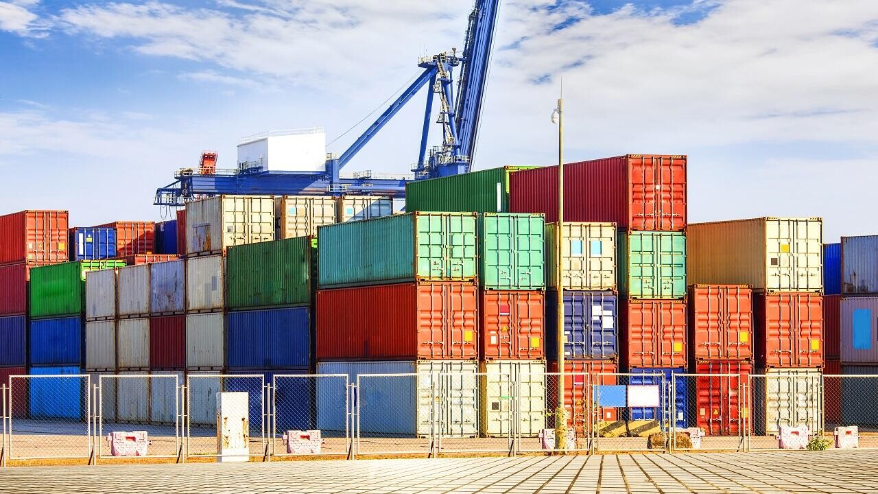 Внешняя торговля Беларуси ушла в минус более чем на $1 млрд