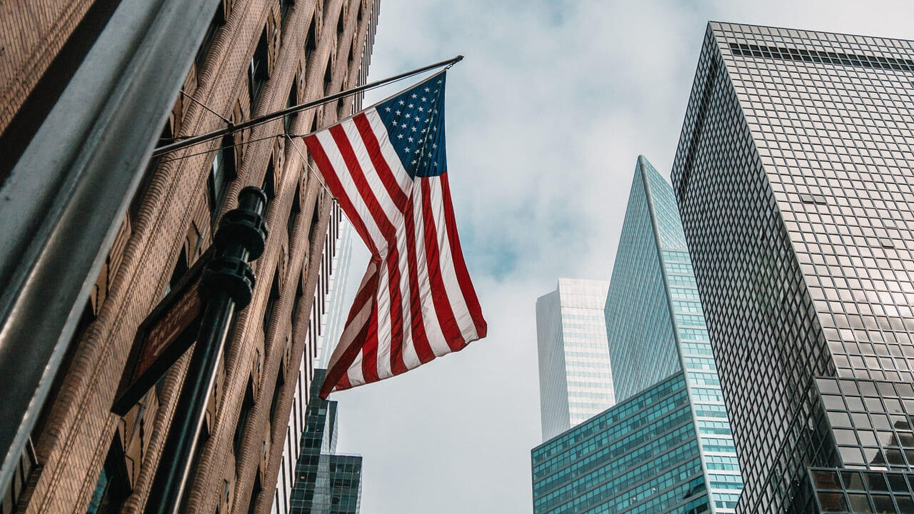 США приостановили прием заявлений на иммиграционные визы по всему миру