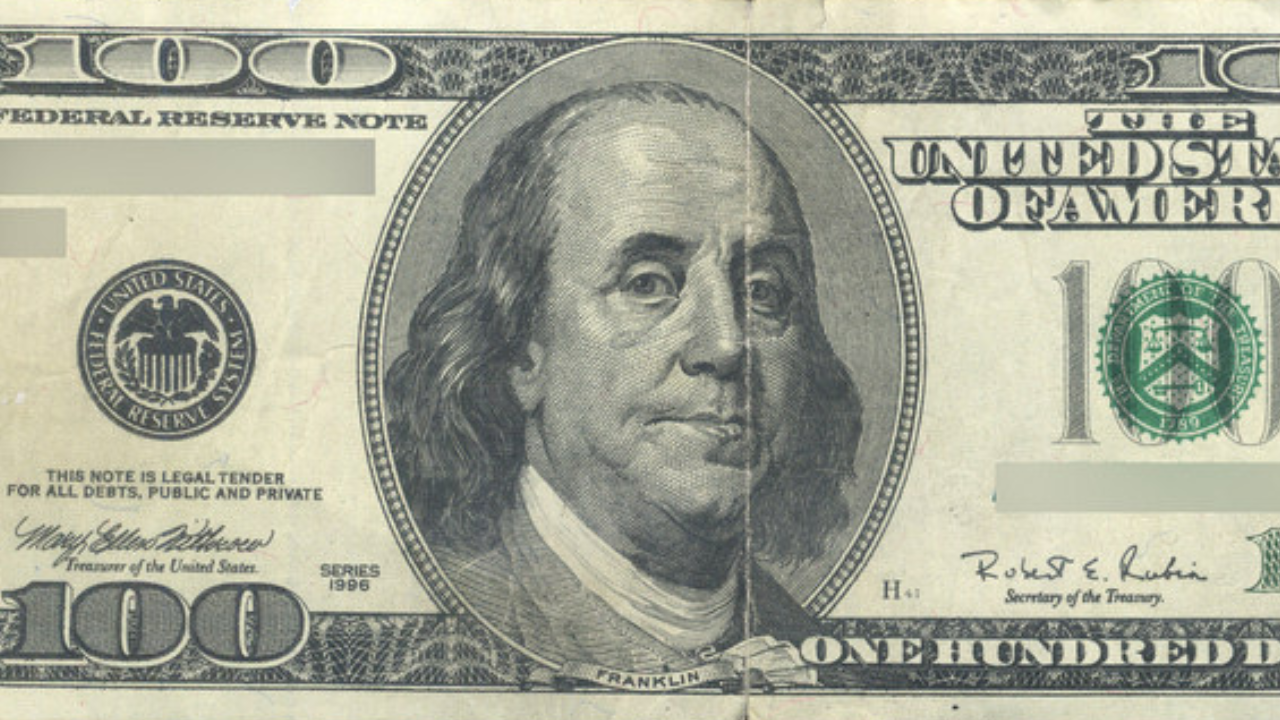 Белорус согласился взять доллары у покупателя ноутбука – и очень пожалел. Что случилось?