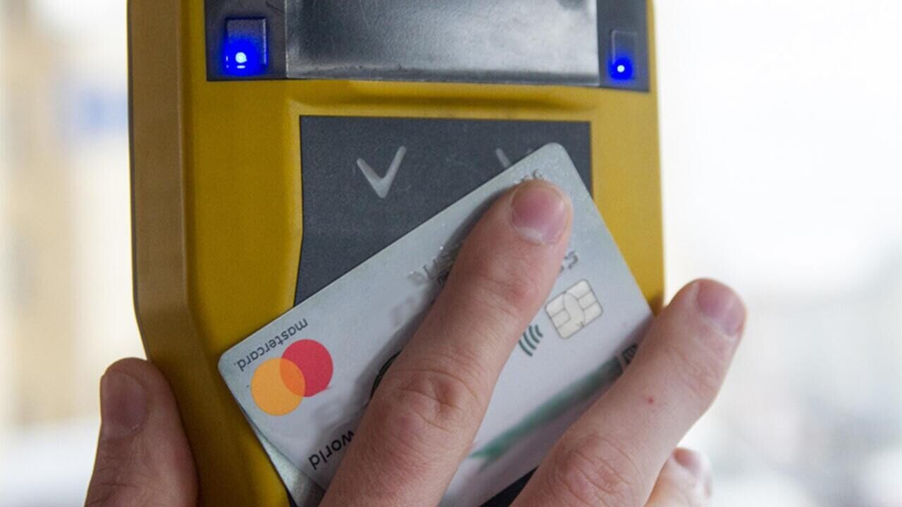 Белорусы хотят оплачивать проезд в транспорте карточками: эксперимент в Могилеве превзошел ожидания
